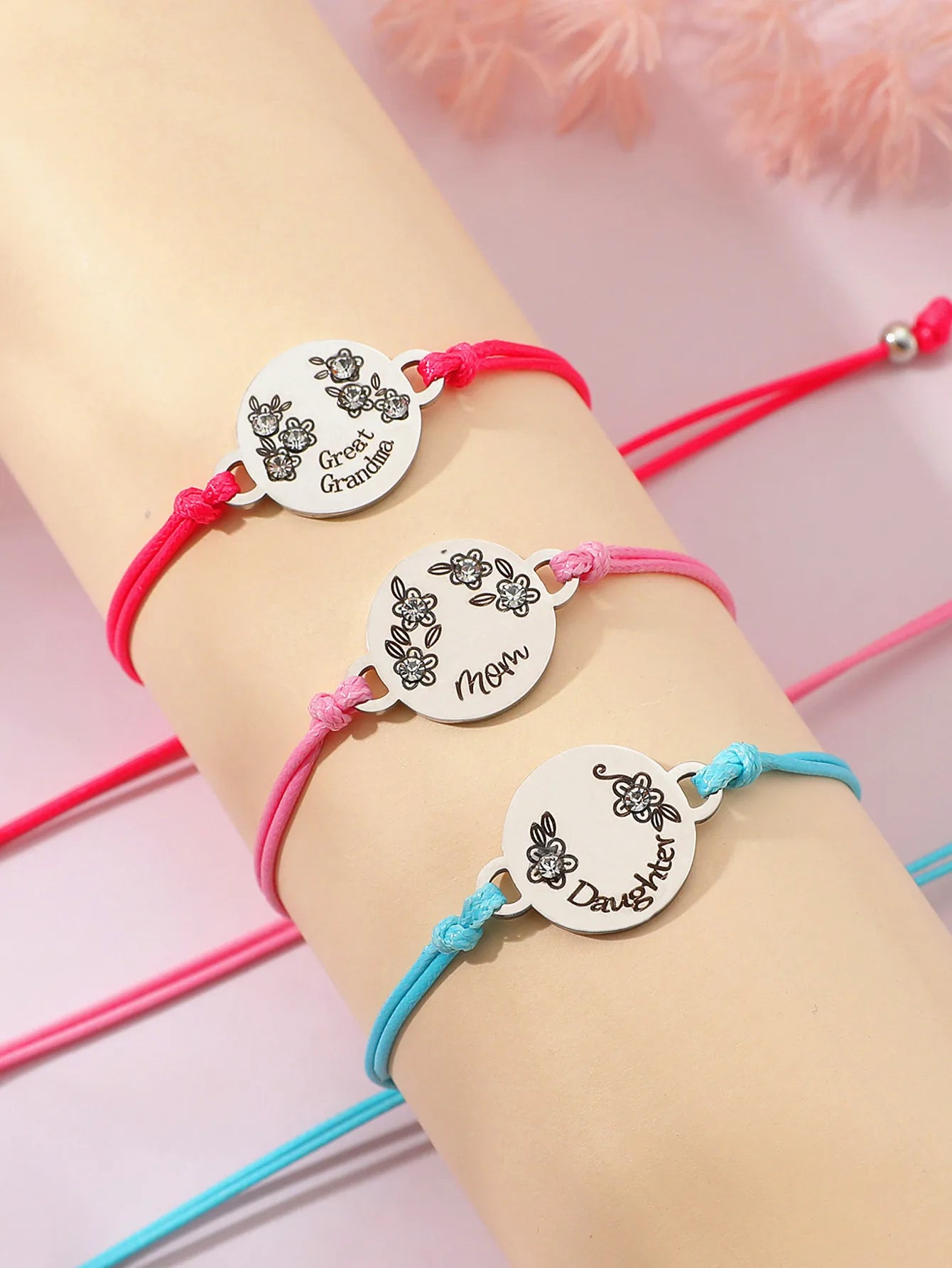 Set mit 3 verstellbaren Kordelarmbändern für Großmutter, Mutter und Tochter – Familie, Eltern, Kind, Mutter und Tochter – Herz-Anhänger – Edelstahl