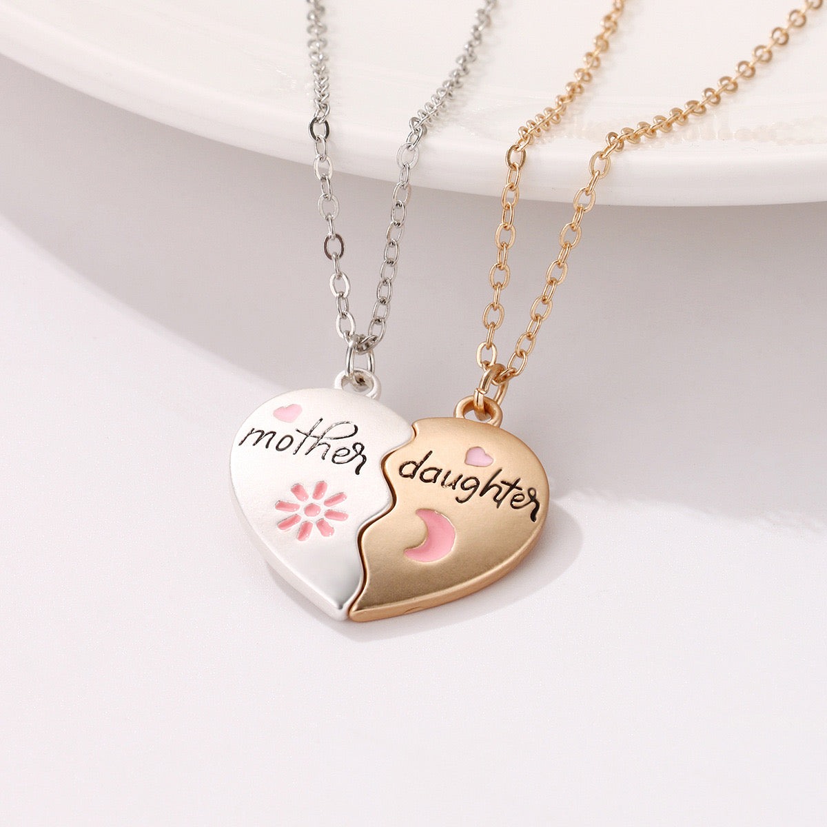 Set of 2 Mother Daughter Necklaces - Family Parents Child Mom Daughter - Fantasy - Heart Pendant