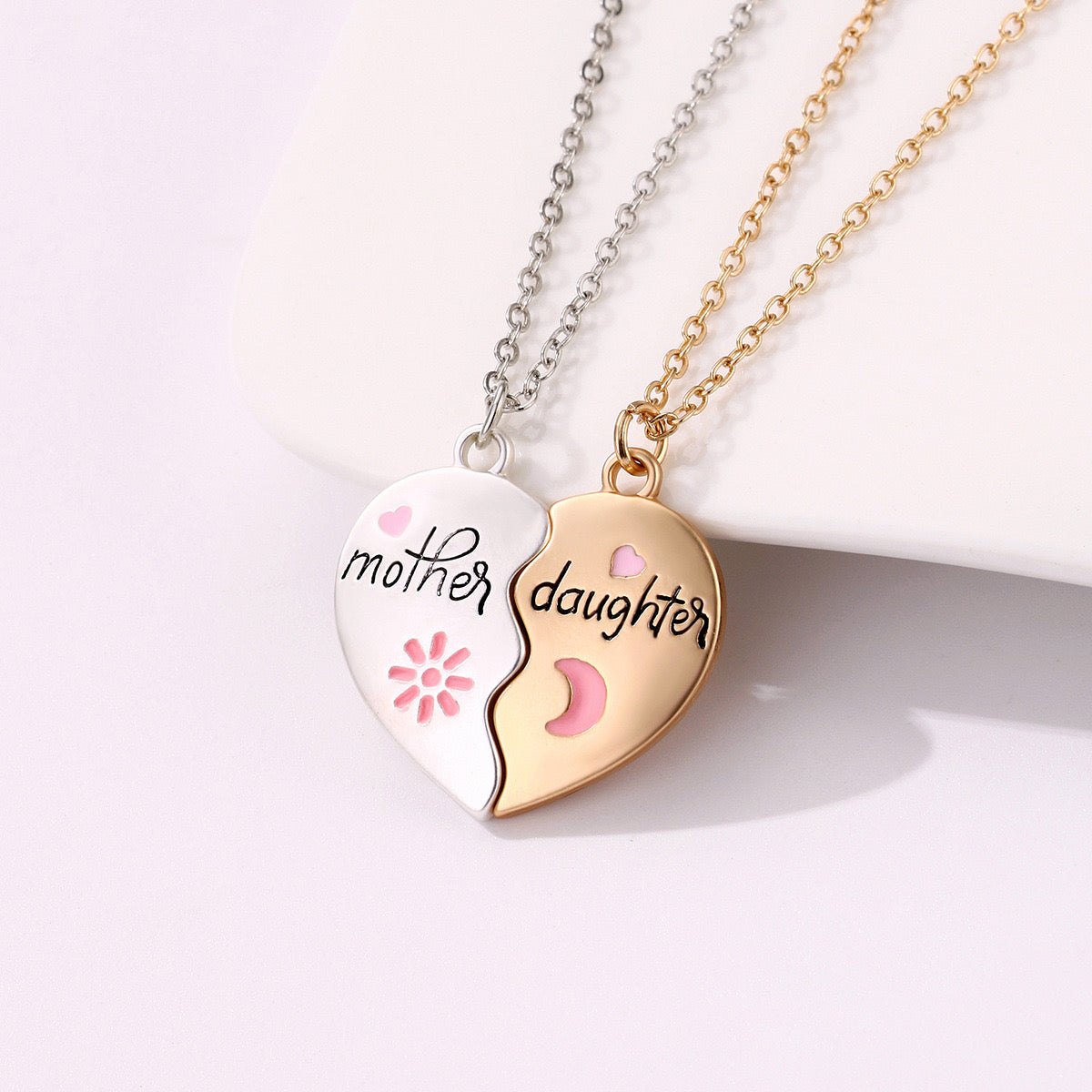 Set of 2 Mother Daughter Necklaces - Family Parents Child Mom Daughter - Fantasy - Heart Pendant