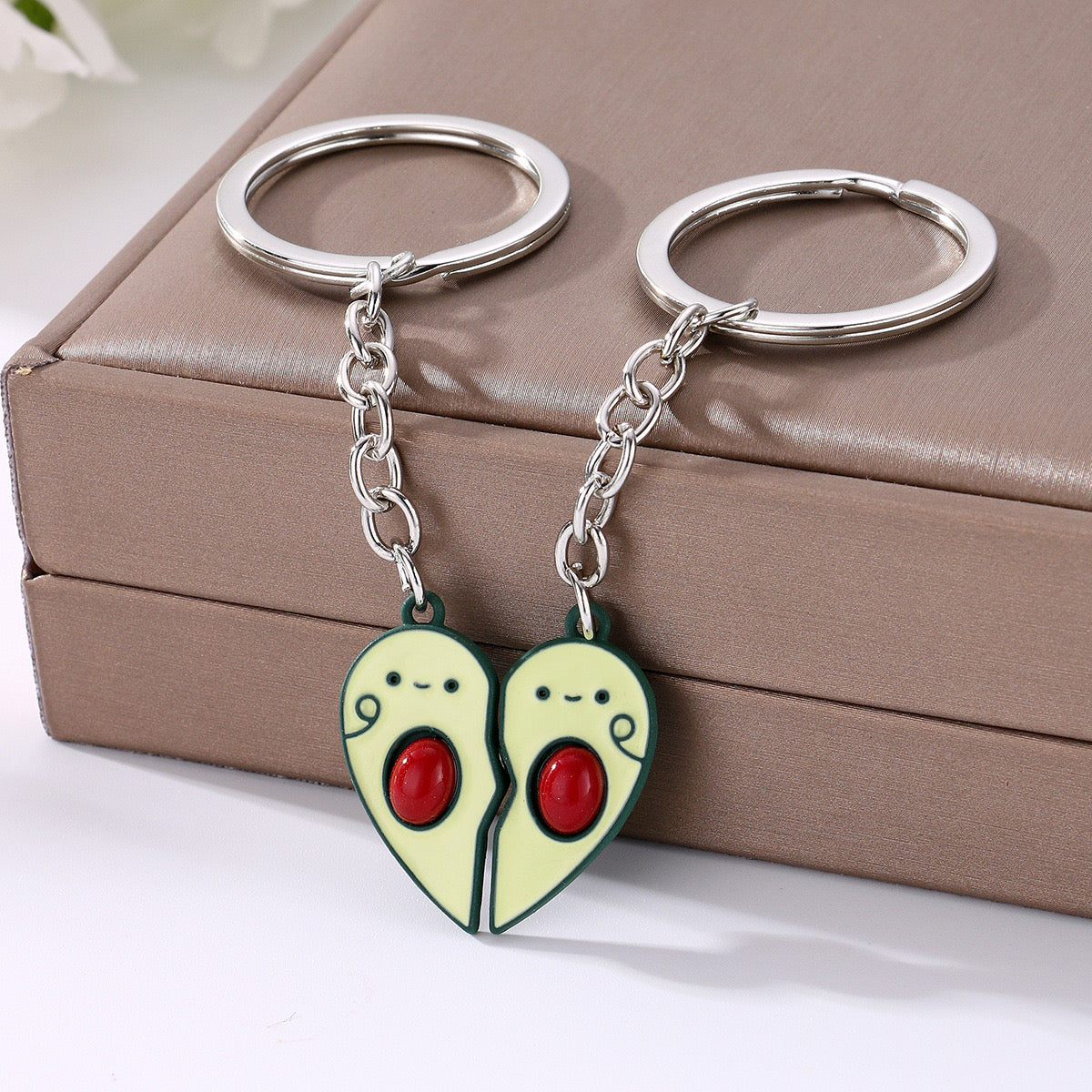 Keychain | Avocado Split in two to share | Magnetized | Lovers | Best Friends | BFF Best Friends Bag Pendant