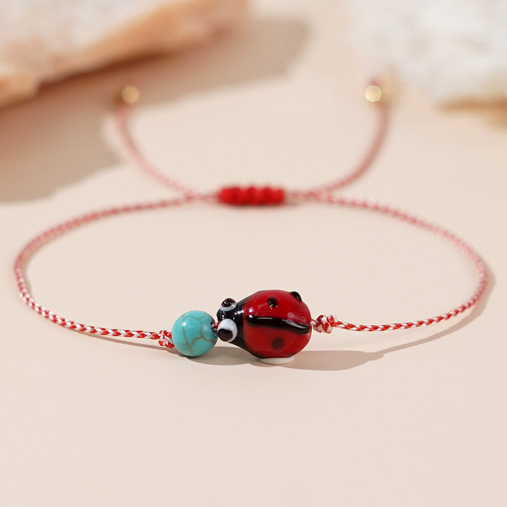 Bracelet Cordon Réglable avec Carte - Coeur Coccinelle Mauvais Oeil - Cordon Rouge Blanc