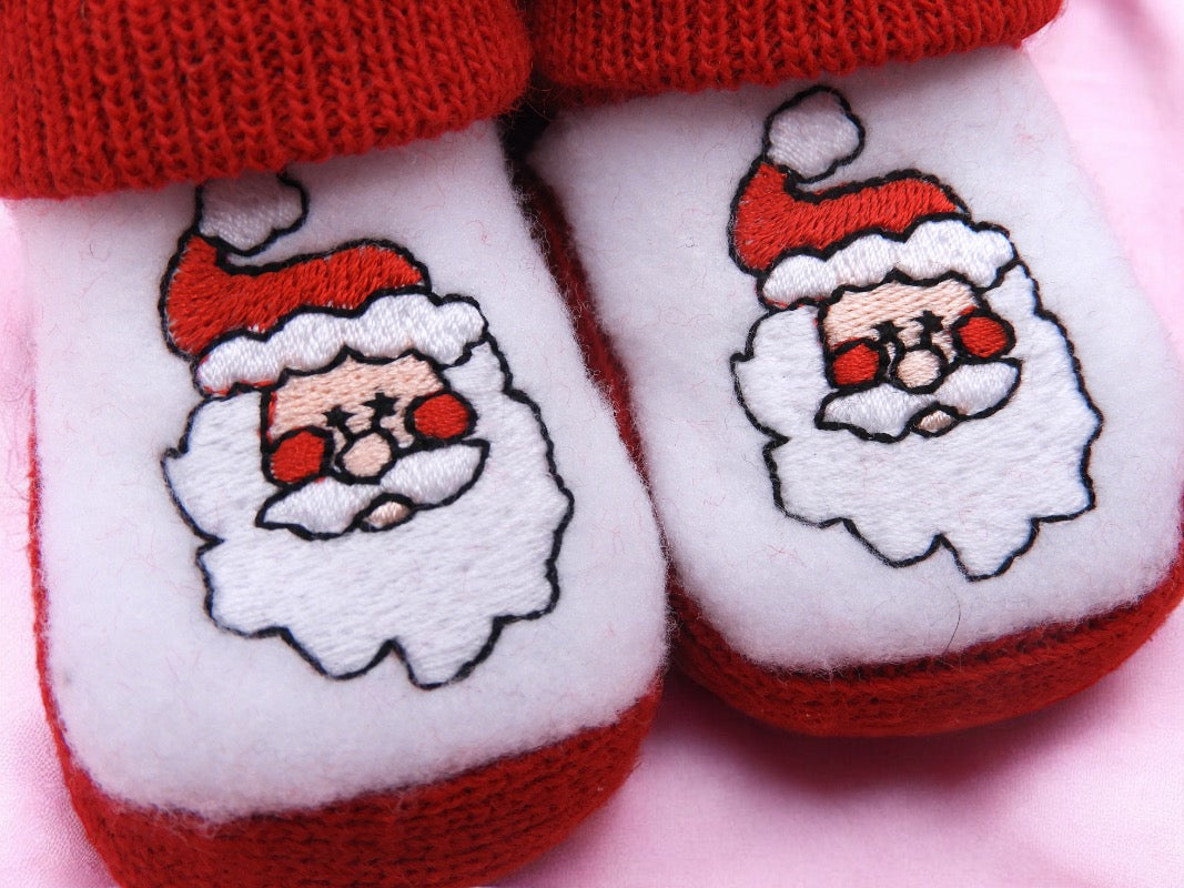 Baby Booties - Santa Claus - Christmas - Embroidered Birth Layette / Pregnancy Birth Announcement