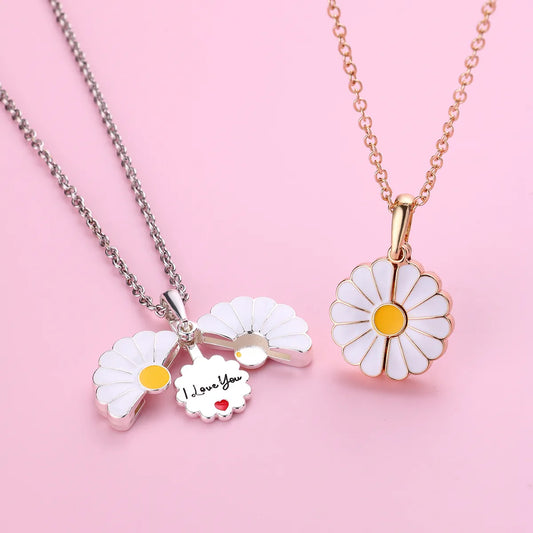 Collier avec Pendentif - Marguerite qui s'ouvre - Fleur - Gravure I Love You - Cœur - Mignon