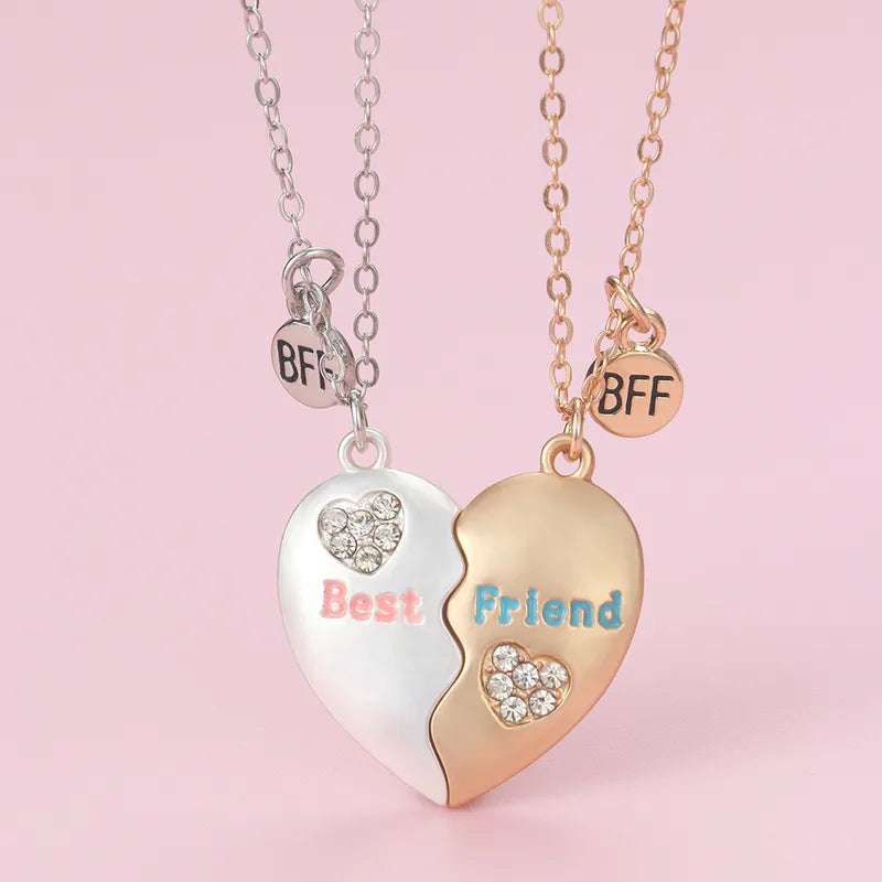 KINDER – Set mit 2 glitzernden Herz-Freundschaftsketten – BFF Best Friends Forever – Ausgefallen – Magnetanhänger mit Goldkette