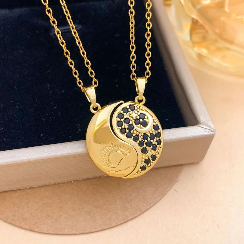 CHILDREN - Set of 2 Friendship Necklace Chains - BFF Best Friends Forever - Fancy - Magnetic Pendant