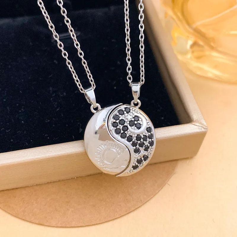 CHILDREN - Set of 2 Friendship Necklace Chains - BFF Best Friends Forever - Fancy - Magnetic Pendant